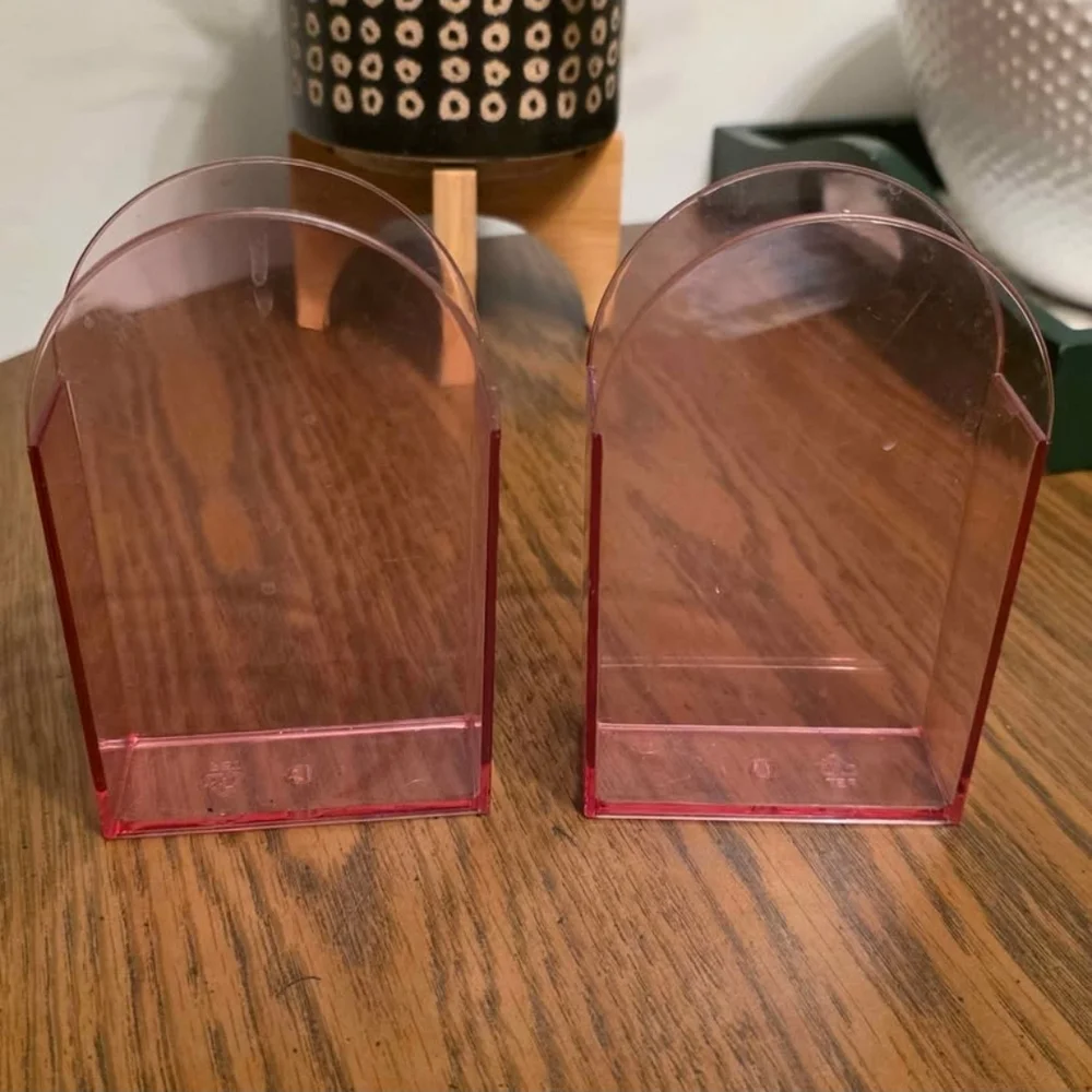 CLEARANCE 💲6️⃣ Red Acrylic‎ Bookends